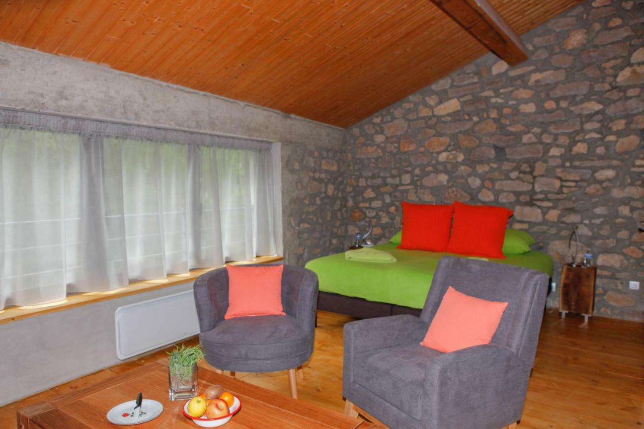 Bed and Breakfast Moulin D'Entre Les Roches Puivert Exterior foto