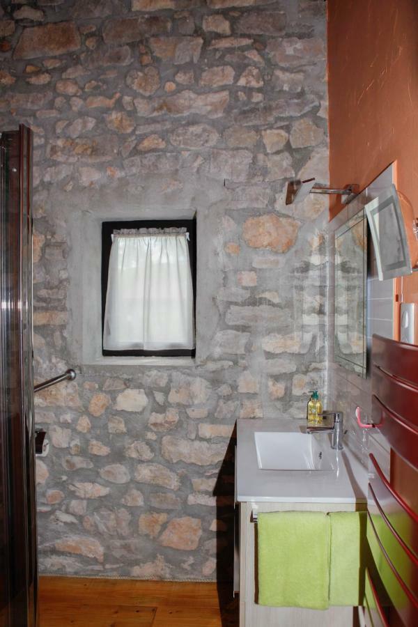 Bed and Breakfast Moulin D'Entre Les Roches Puivert Exterior foto